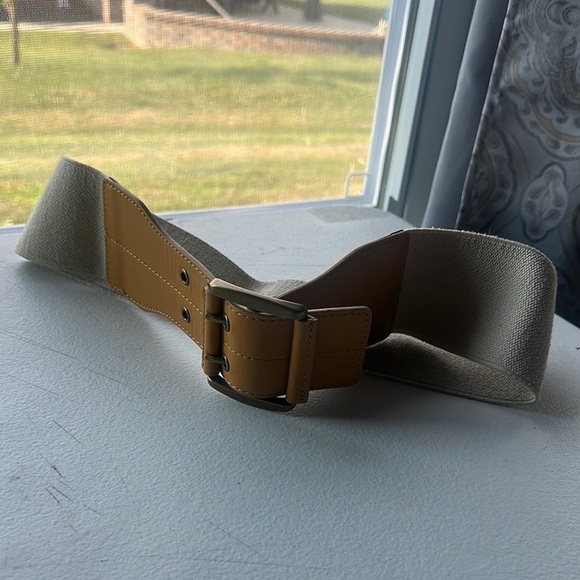 Express Tan and Gray Belt Bag Versatile and Stylish - Picture 6 of 7